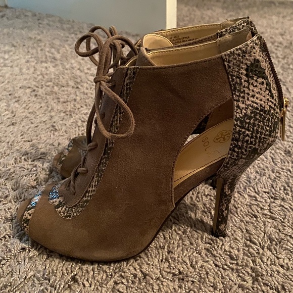 Isola Suede and Snakeskin Heels Size 7.5 - Picture 1 of 4